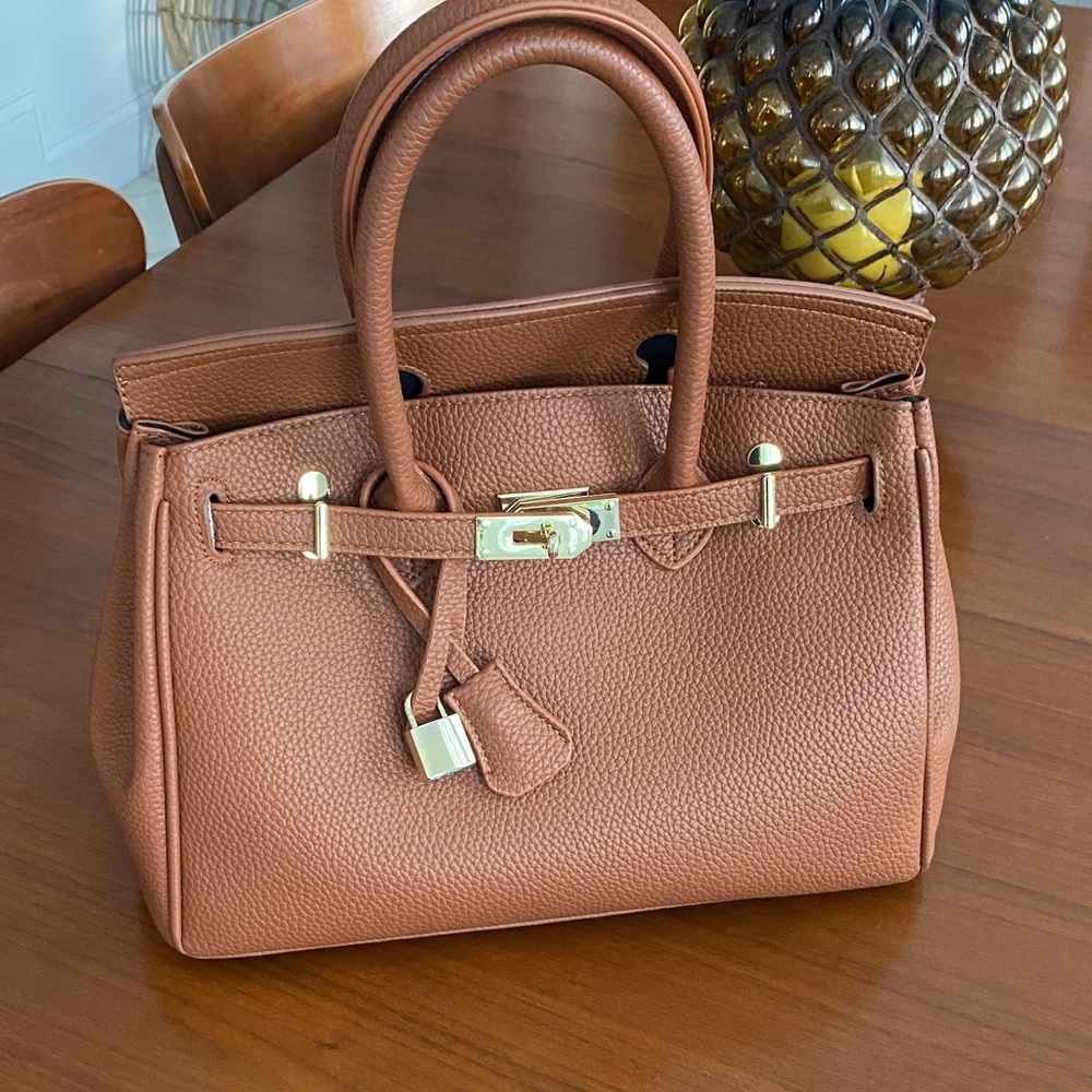 Classic Structured 💯 Leather Women's Satchel Bag in Tan